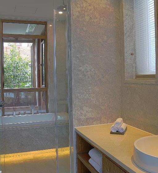 Полулюкс, Lux Tea Horse Road Lijiang