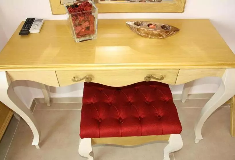 اتاق لوکس با چشم‌انداز دریا, Palatino
