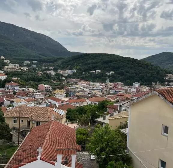 اتاق لوکس با چشم‌انداز شهر, Palatino