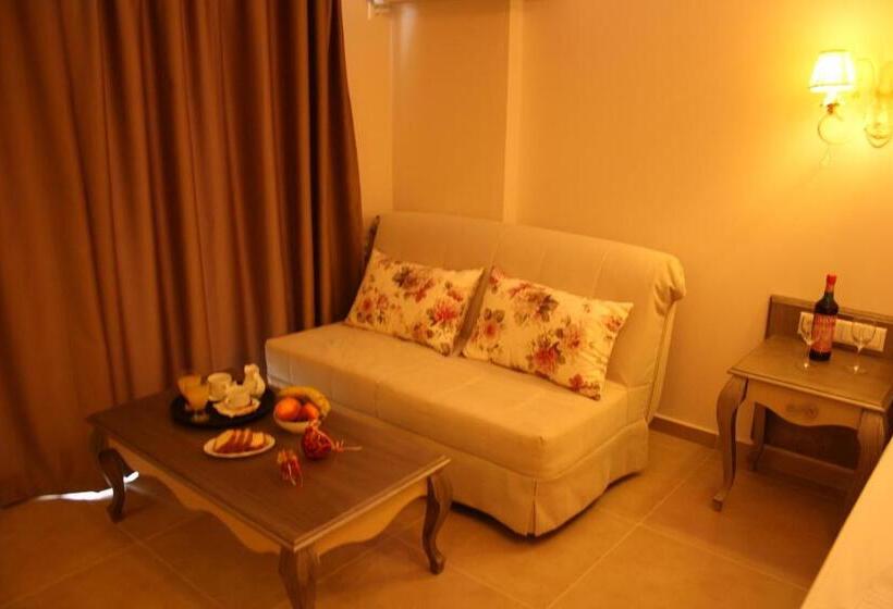 オーシャンビューデラックスルーム, Palatino