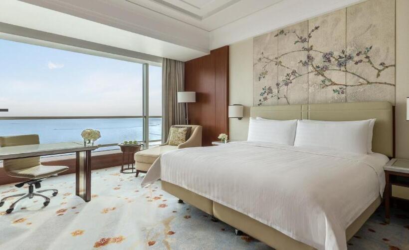 带大床的豪华间, Shangrila Qinhuangdao