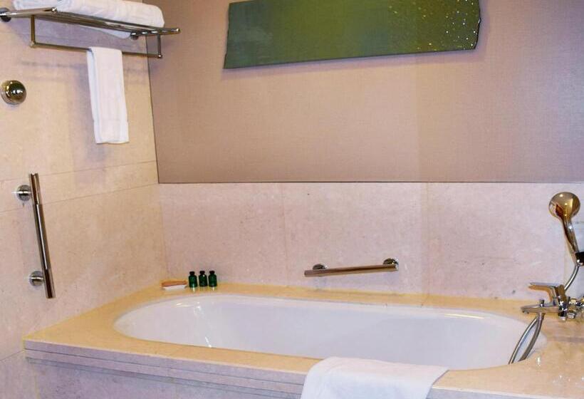 带大床的豪华间, Shangrila Qinhuangdao