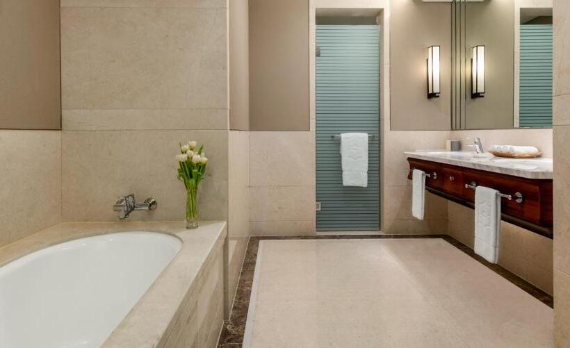 Номер Deluxe Вид на Море с Балконом, Shangrila Qinhuangdao