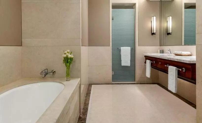 キングサイズベッドのデラックスルーム, Shangrila Qinhuangdao