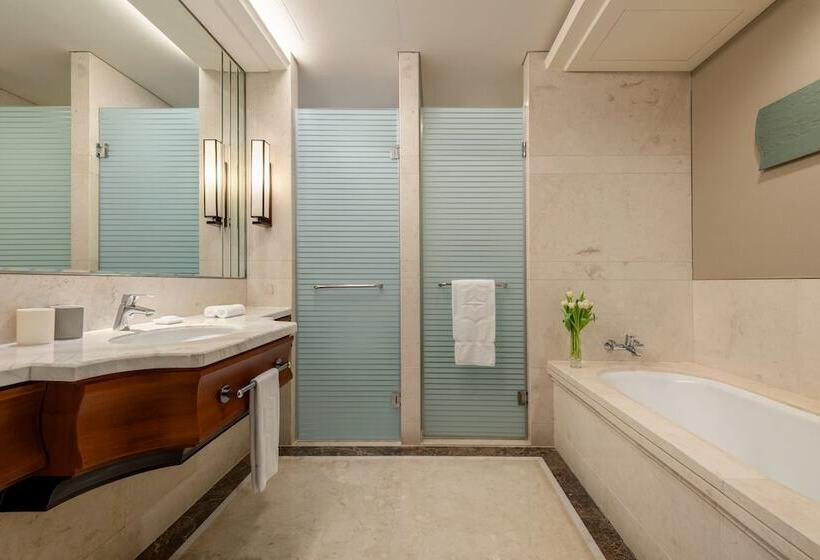 豪华海景房带阳台, Shangrila Qinhuangdao