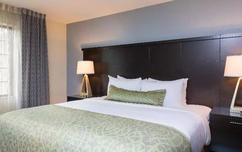 キングサイズベッドのスイートルーム, Staybridge Suites Canton, An Ihg