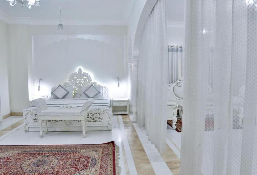 Люкс, Welcomheritage Traditional Haveli