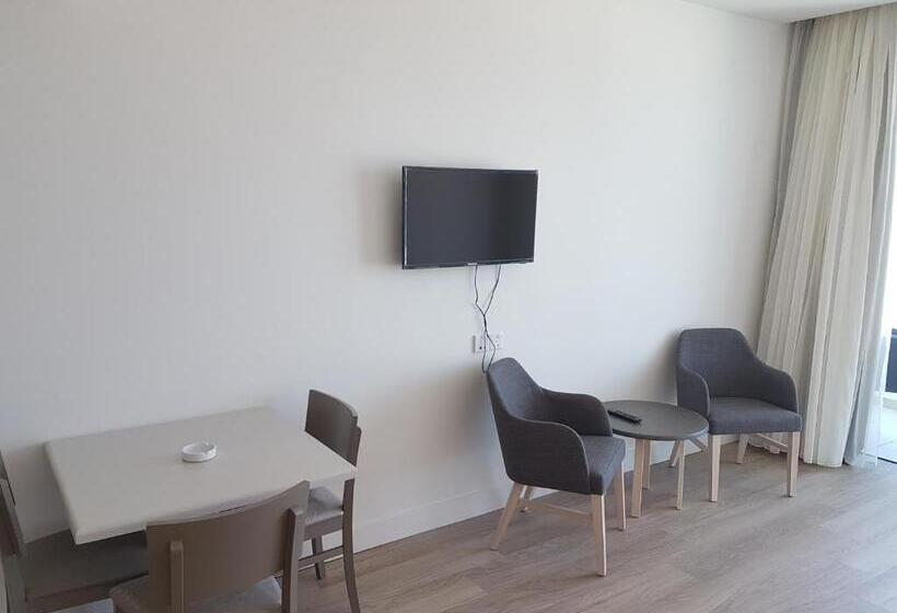 غرفة عائلية مطلّة علي البحر, Melini Hotel Suites