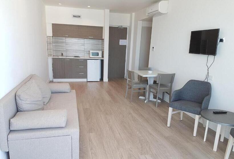 غرفة عائلية مطلّة علي البحر, Melini Hotel Suites