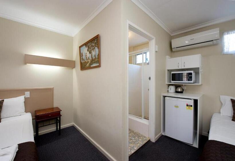 سرير فى غرفة مشتركه, Mineral Sands Motel