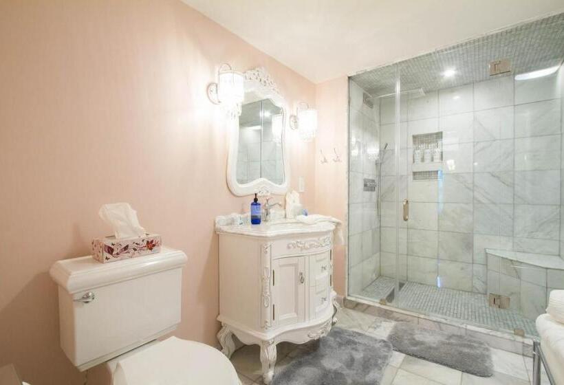 חדר סטנדרט עם מיטת קווין, The Harbor Rose