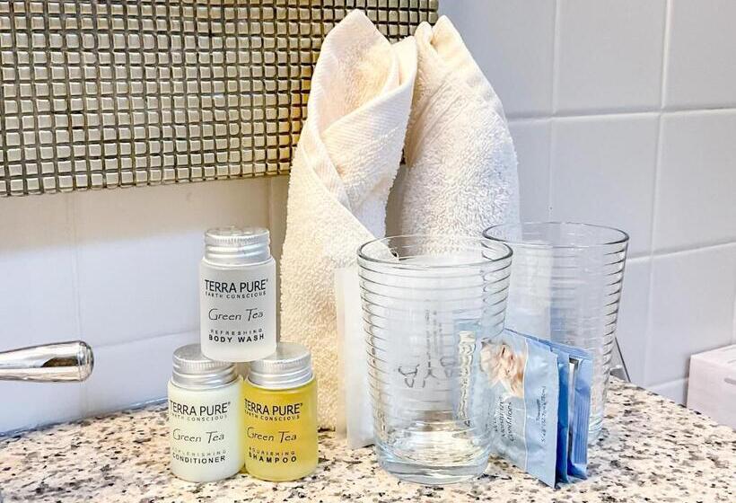 חדר דלוקס, The Harbor Rose