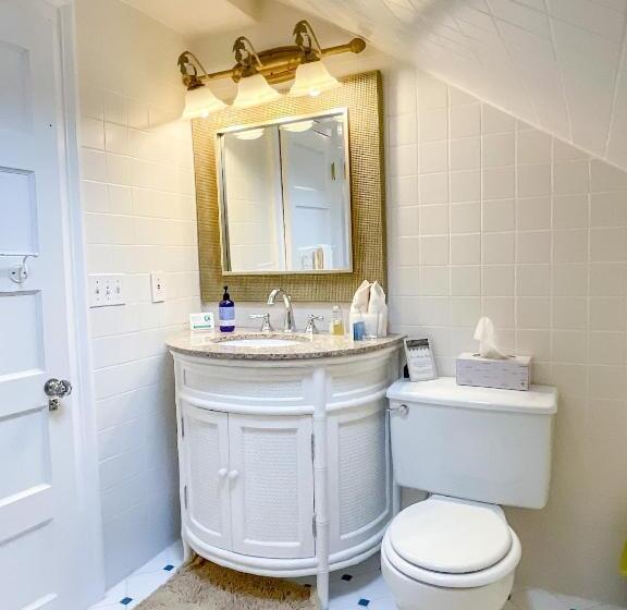 חדר דלוקס, The Harbor Rose