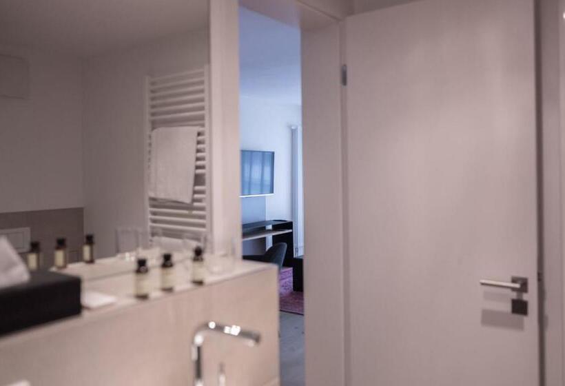 Студия Deluxe, Suytes