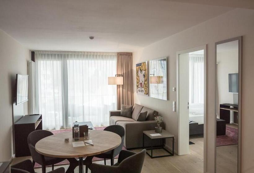 Студия Deluxe, Suytes