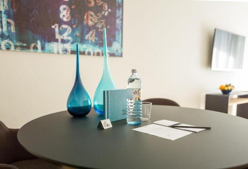 Студия Deluxe, Suytes