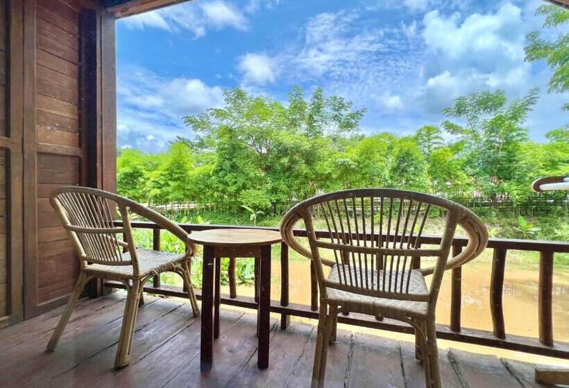 חדר סופריור עם מיטת קינג, Viengtara Vangvieng Resort