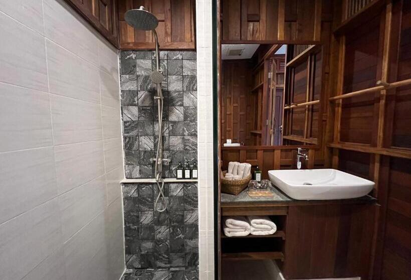 חדר סופריור עם מיטת קינג, Viengtara Vangvieng Resort