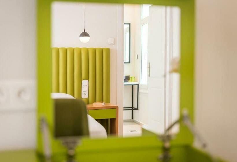 חדר סופריור עם מרפסת, Thejoy City Suites