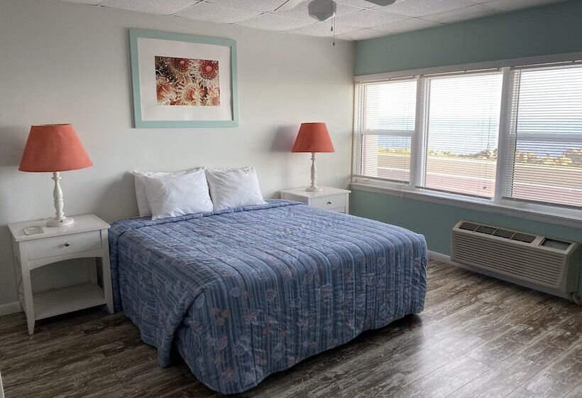 Royal Kamer, Beach Front Motel Cedar Key