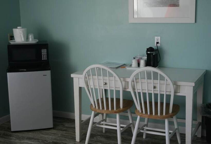 Royal Kamer, Beach Front Motel Cedar Key