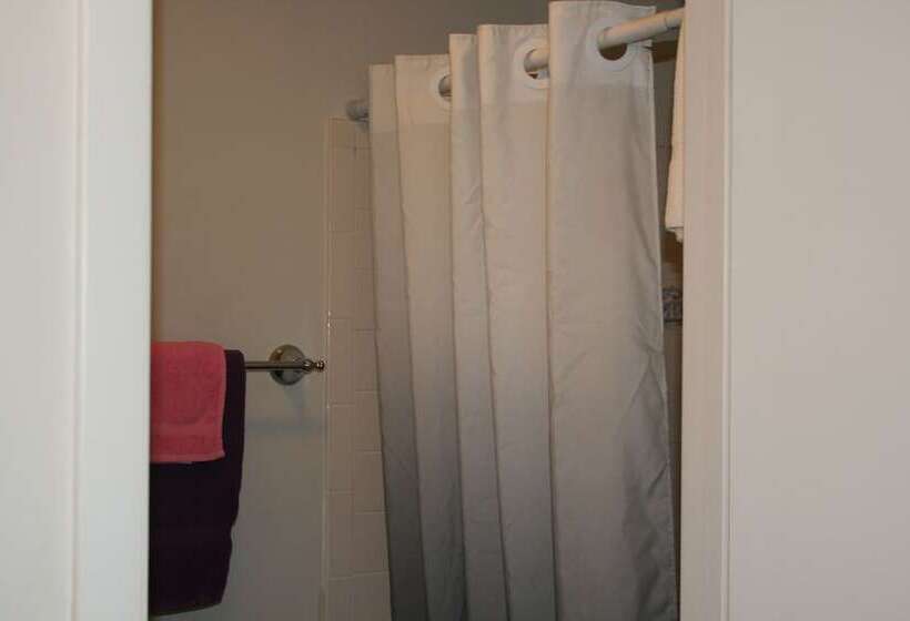 Royal Kamer, Beach Front Motel Cedar Key