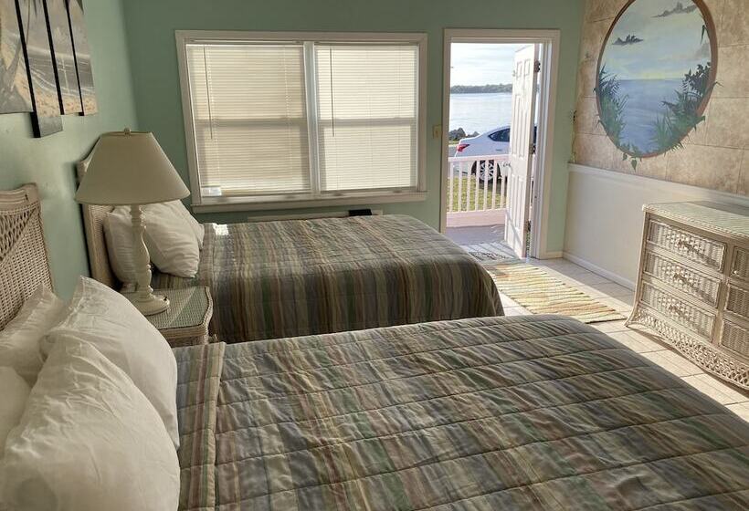 Familiekamer met Uitzicht op Zee, Beach Front Motel Cedar Key