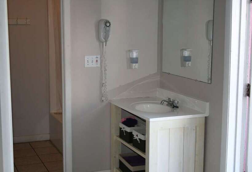 Семейный Номер, Beach Front Motel Cedar Key
