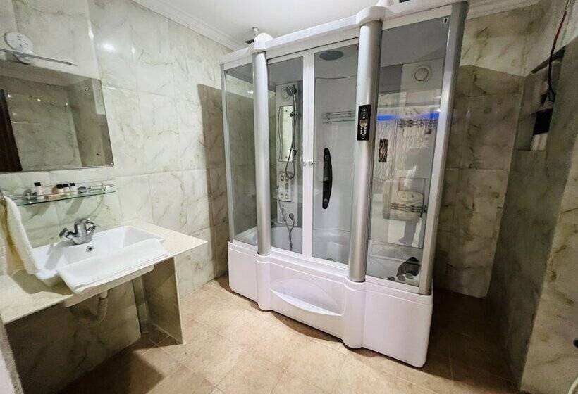 חדר דלוקס, Bodhgaya Regency