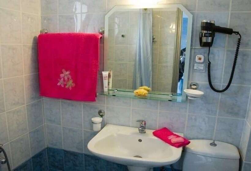 Quarto Estandar, Dimitra