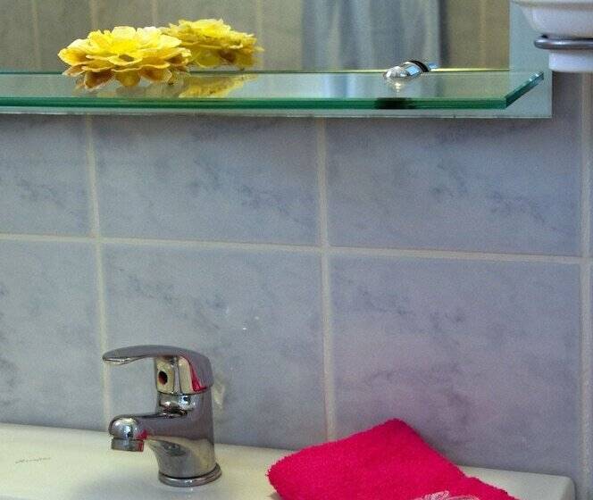 Quarto Estandar, Dimitra