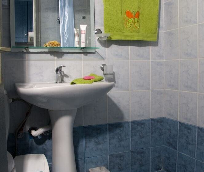 Quarto Triplo Estandar, Dimitra