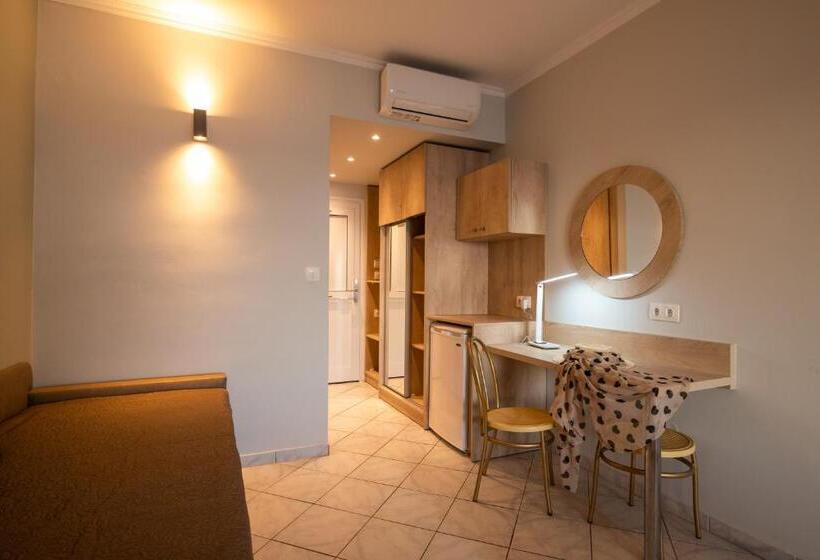 Quarto Estandar, Dimitra