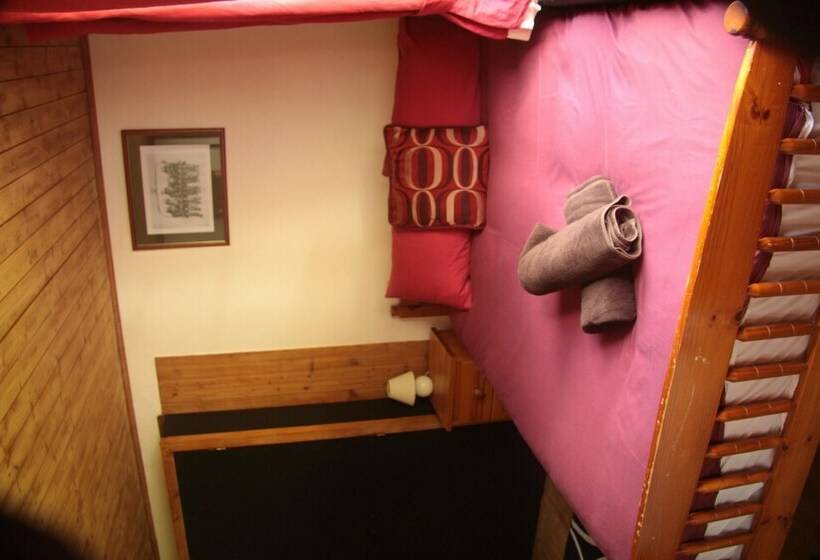 اتاق خانوادگی, Inferno Morzine