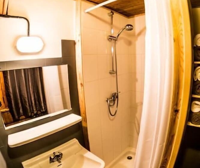 اتاق خانوادگی, Inferno Morzine