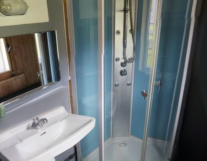 اتاق خانوادگی, Inferno Morzine