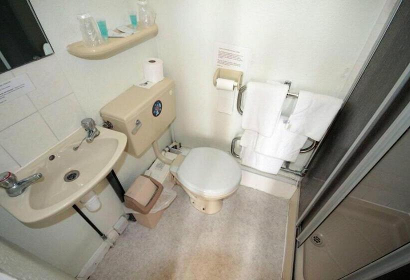 标准单人间, Marine Parade