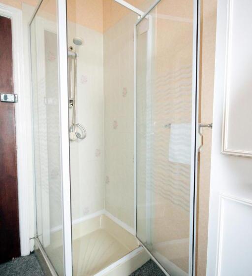 标准单人间, Marine Parade