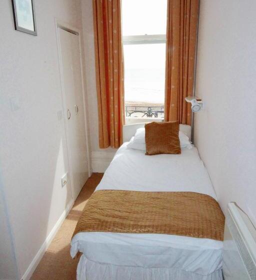 标准单人间, Marine Parade