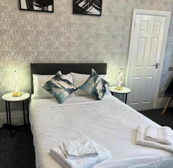 标准三人间, Marine Parade