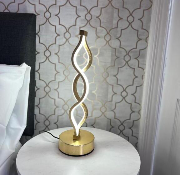 标准三人间, Marine Parade