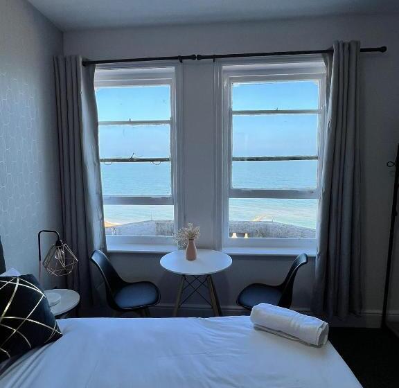 标准间, Marine Parade