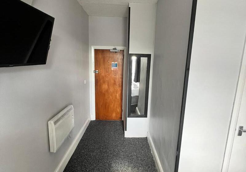 Номер Стандарт, Marine Parade