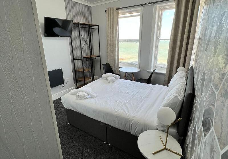 标准间, Marine Parade