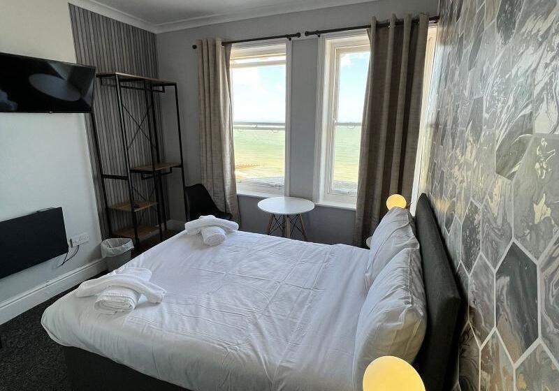 标准间, Marine Parade