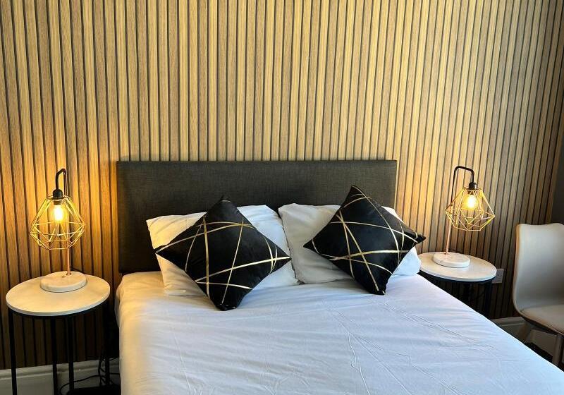 标准间, Marine Parade