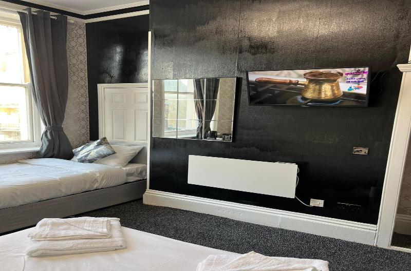 标准三人间, Marine Parade