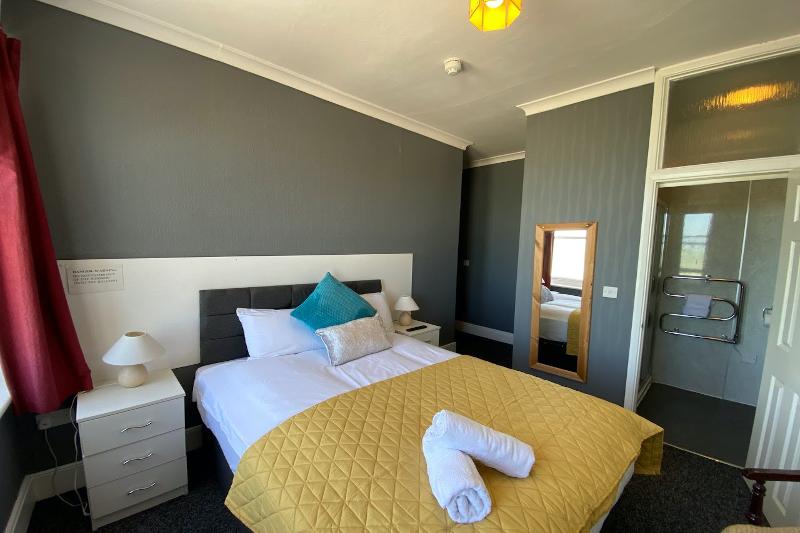 标准单人间, Marine Parade