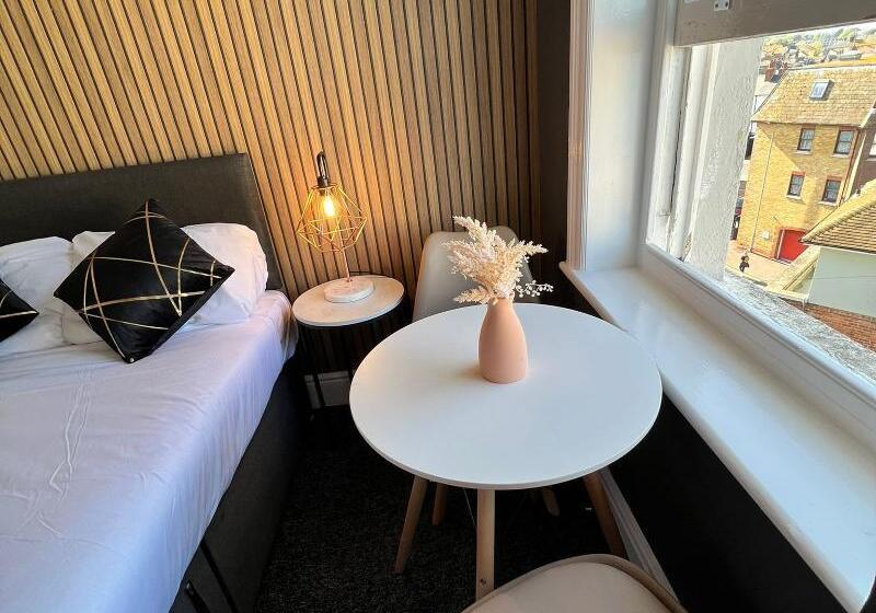 标准间, Marine Parade