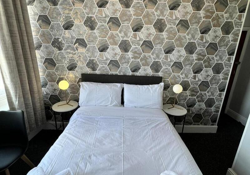 Номер Стандарт, Marine Parade